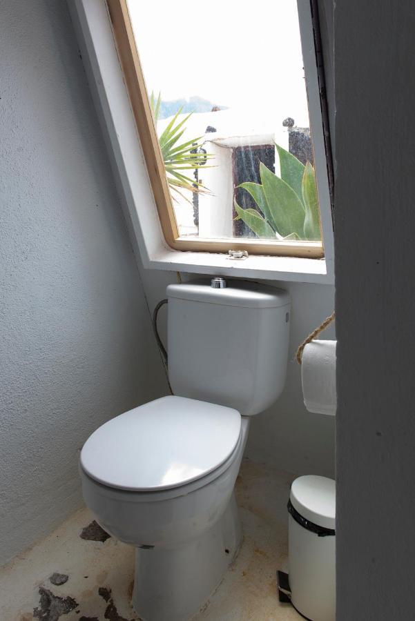 Basic En-Suite Bedroom By The Sea Guinea Exterior foto